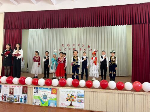 В школе прошел фестиваль посвященный  Международному дню родного языка.